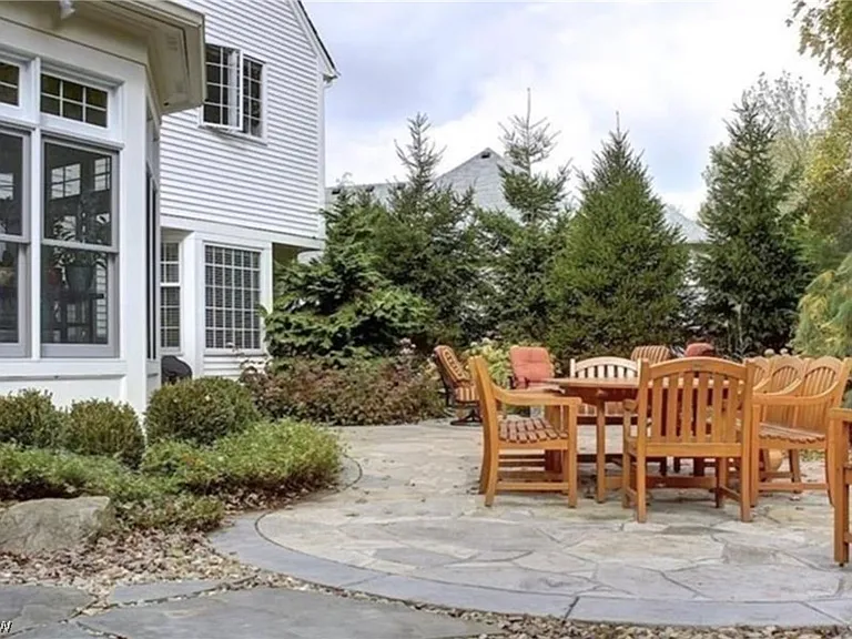 29240 Regency Cir — Photo 23