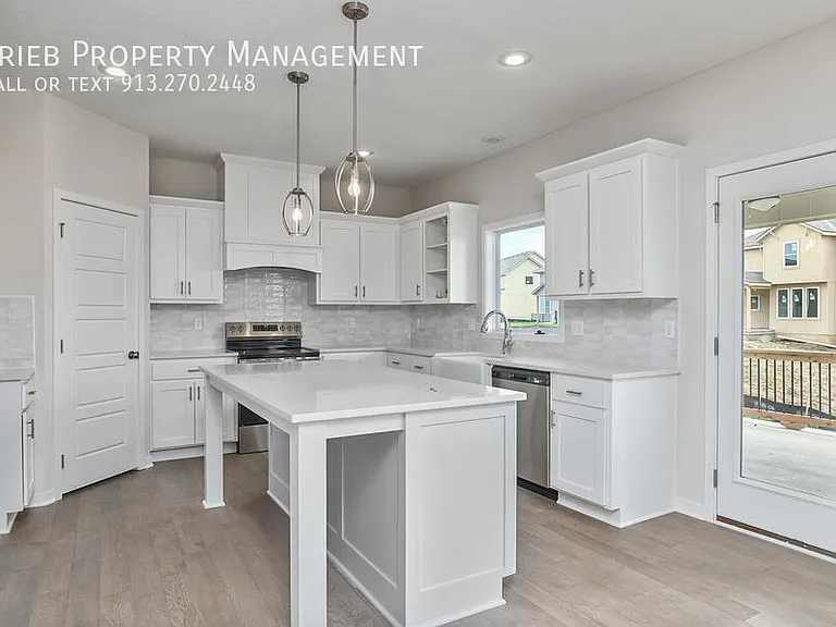 2677 W Dartmouth St — Photo 18