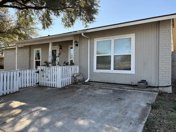 121 N Meadow St, Converse, TX 78109