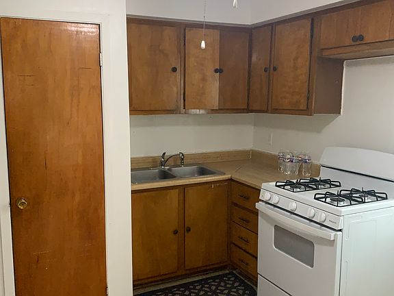 3rd image of 3607 Wickham Ave