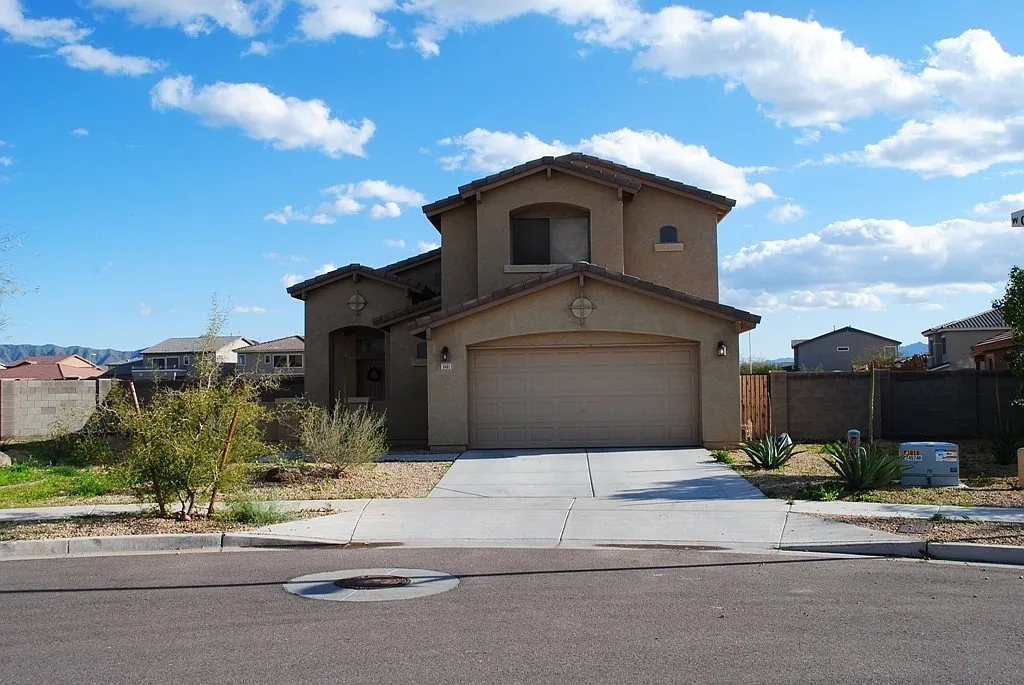 Charming 4 Bed 3 Bath Laveen Home !! — Photo 1