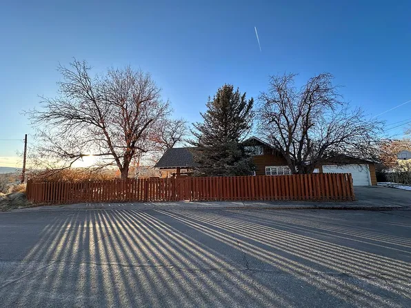 222 S 10th St, Thermopolis, WY 82443