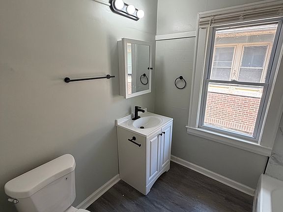 5th image of 929 Thornhill Dr #2