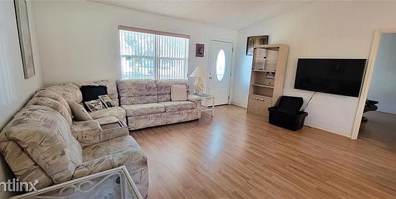 4th image of 1320 E Schwartz Blvd