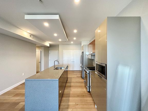 4th image of 517 Poplar St #C200
