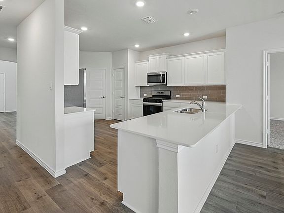 5th image of 7086 Lake Cabin Ln