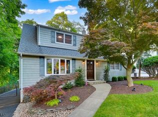 9 Oneida Ave, Oakland, NJ 07436