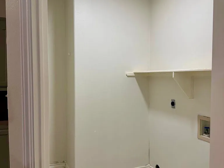 411 Shiloh Dr — Photo 12