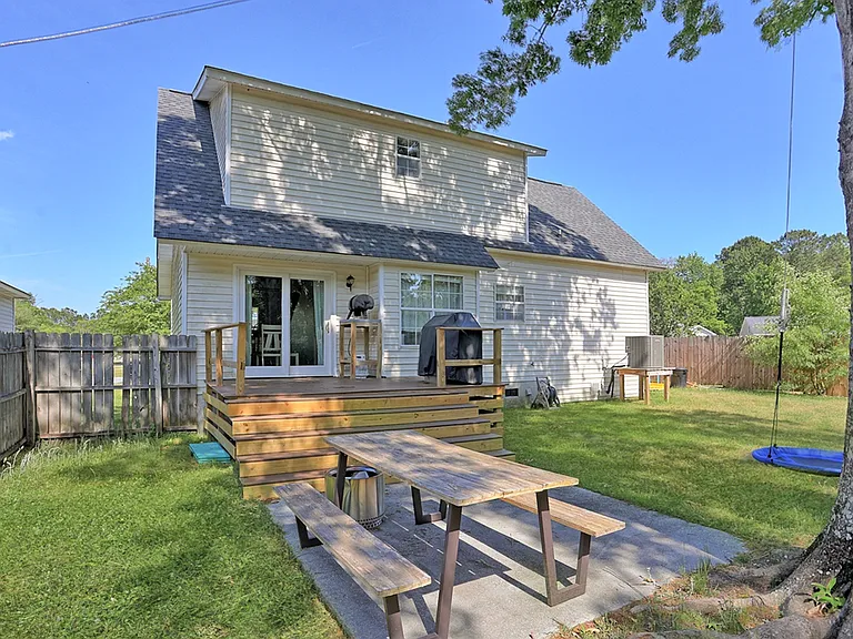 143 Cambridge Dr — Photo 24