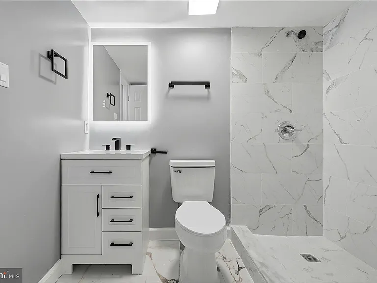 6915 Adel St — Photo 13