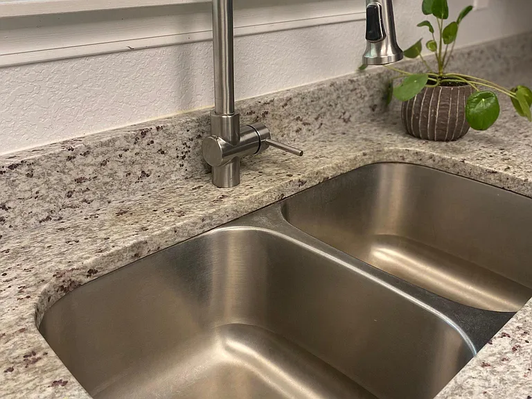 Double Sink w/ Disposal