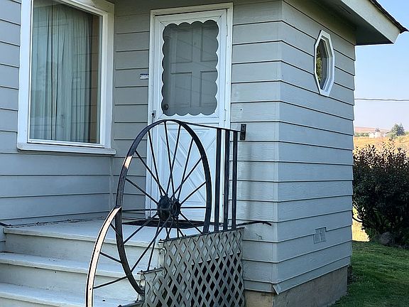 2nd image of 13608 Wide Hollow Rd