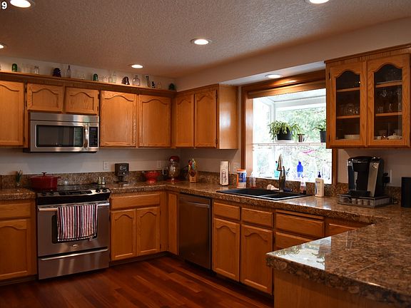4th image of 5778 SE Pine St