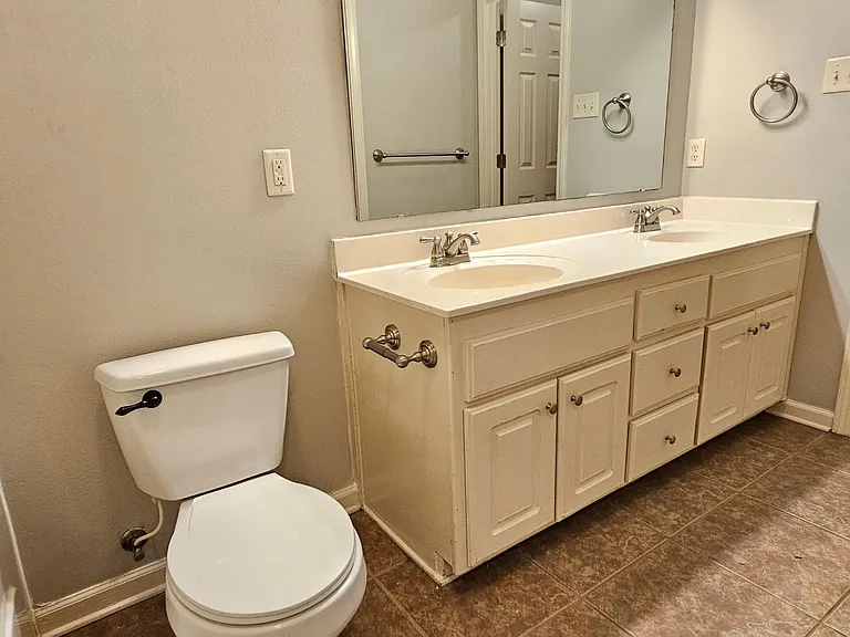 142 Weathering Dr — Photo 15