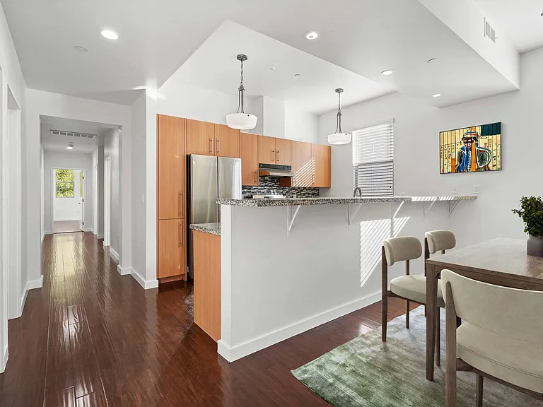 6462 Woodley Ave — Photo 1