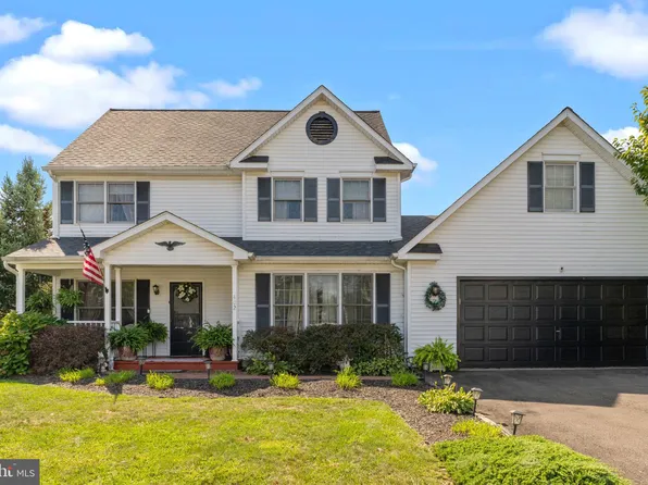 402 Stanford Rd, Fairless Hills, PA 19030