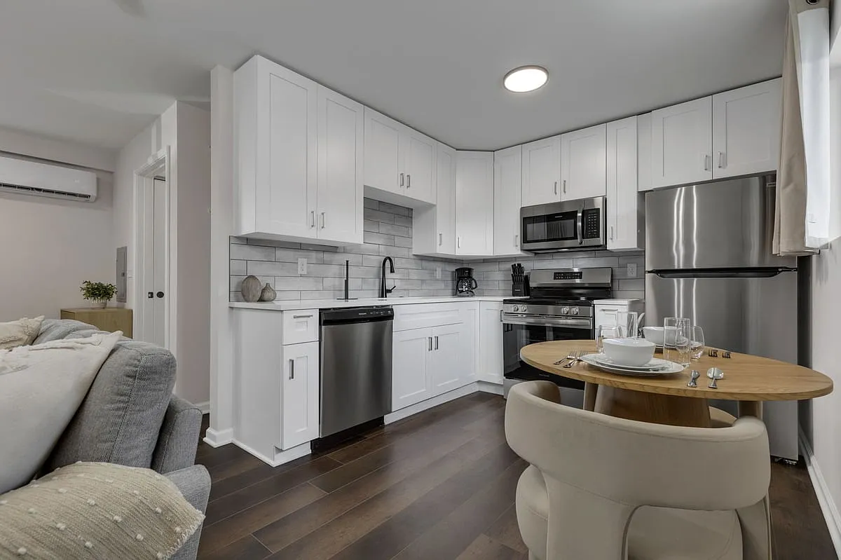 35 Parsons Avenue Unit F — Photo 2