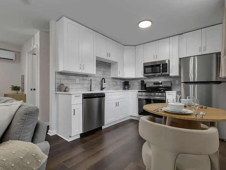35 Parsons Ave #F — Photo 2
