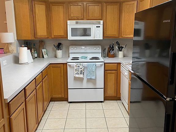 2nd image of 3760 Oldenburg Ln