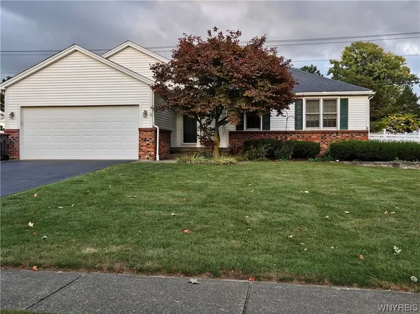 78 Pheasant Run Ln, Lancaster, NY 14086