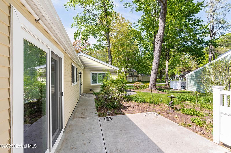 3rd image of 24 Chestnut Road