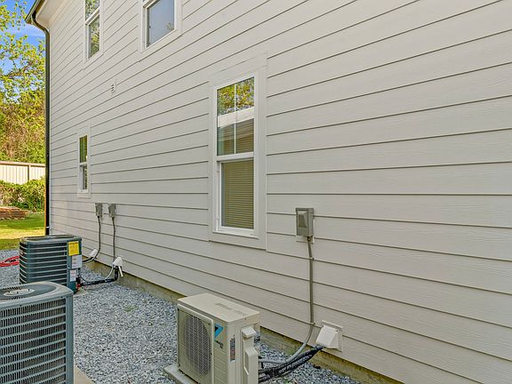 5th image of 1932 Hudson Dr