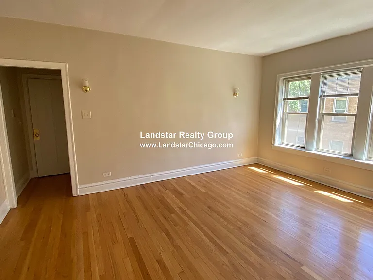 918 Reba Pl #2S — Photo 4