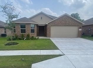 505 Amory St, Azle, TX 76020