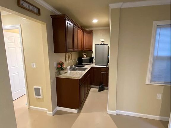 4th image of 860 C St #1