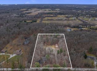 5355 Davis Rd, Saint Clair, MI 48079