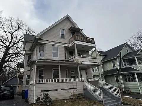 3 bed, 1200 sqft, $2,100 — Photo 1