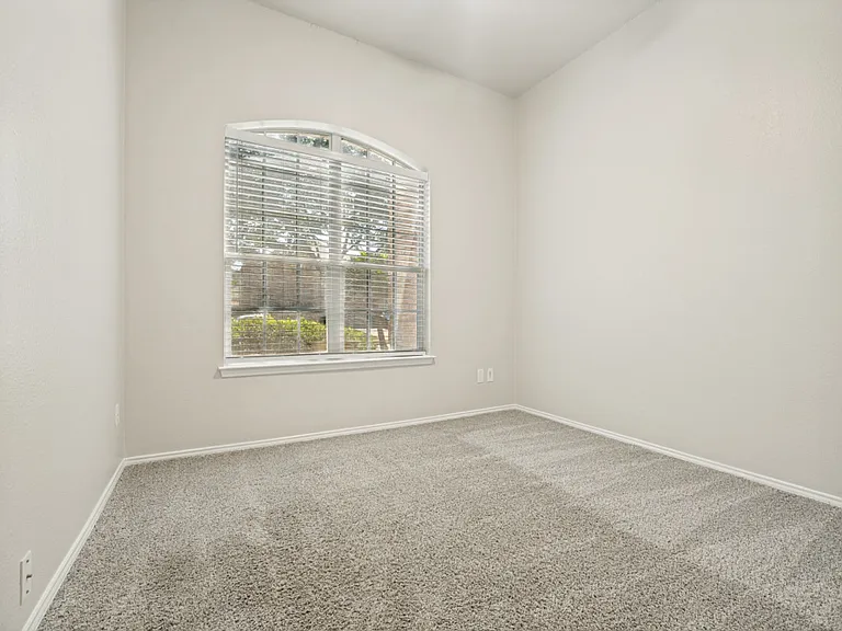 5051 Showdown Ln — Photo 8