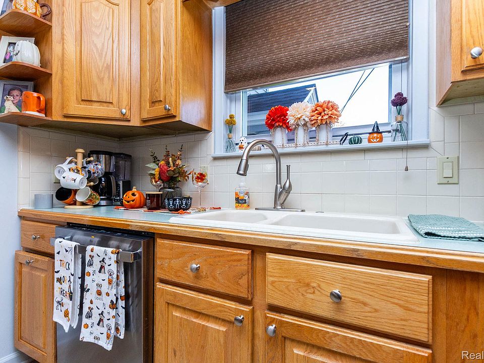 225 N Melborn St, photo 21