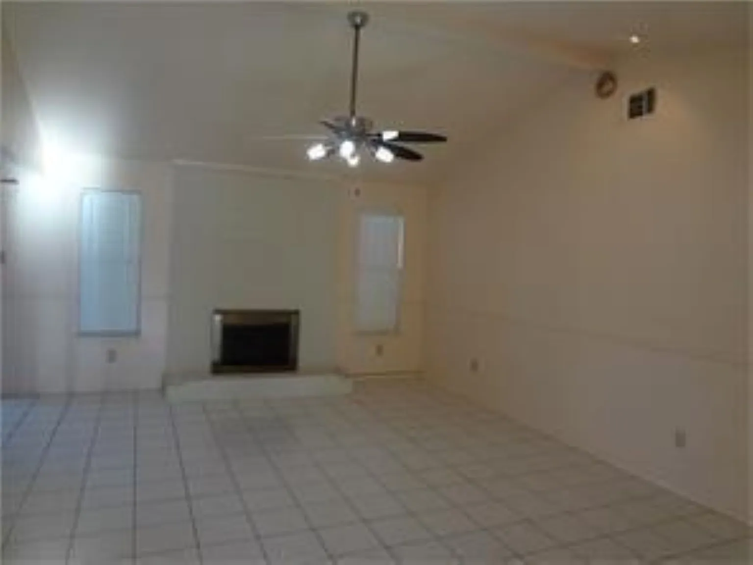 3 bed, 1338 sqft, $1,900 — Photo 2