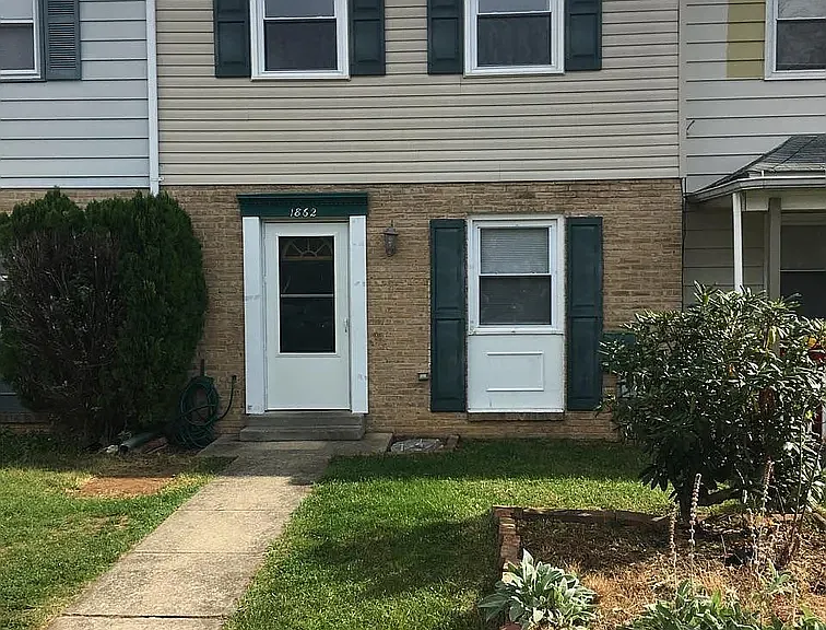 1862 Abbey Ln — Photo 1