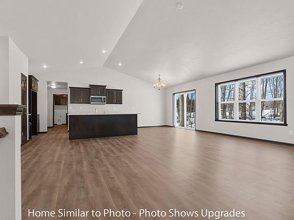 4th image of 487 Rusch Dr