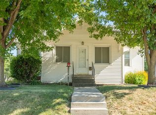 1324 Crescent Dr, Newton, IA 50208