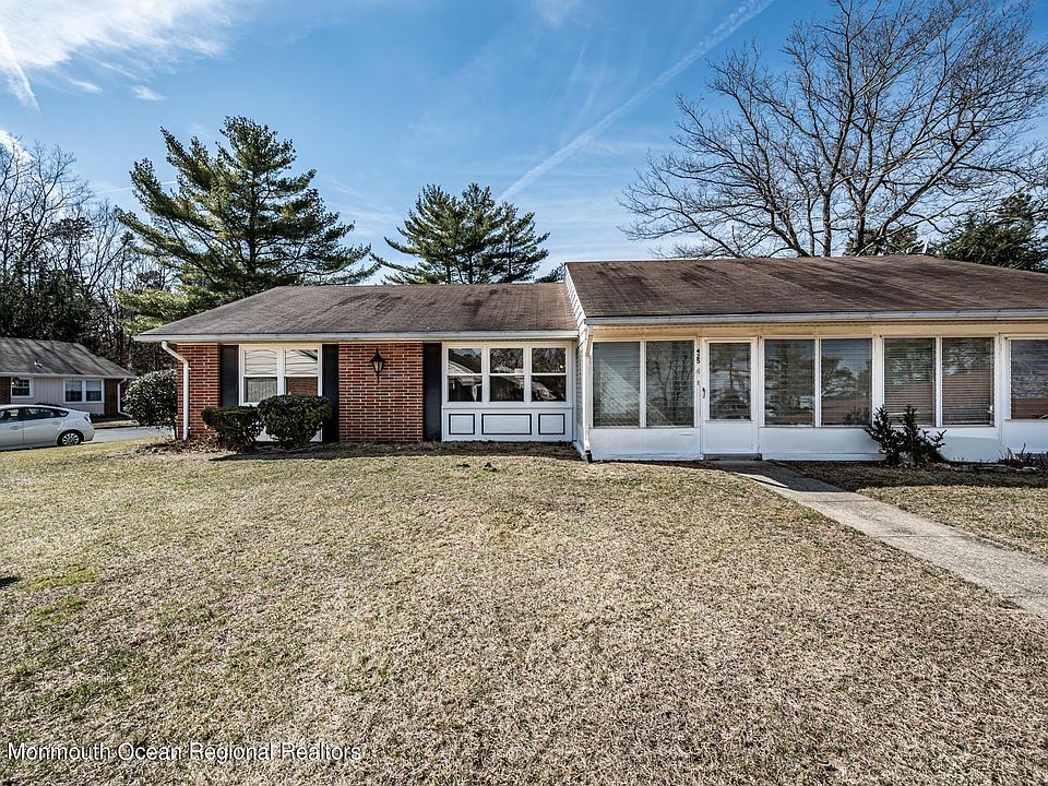 1st image of 425A Chatham Ct #1001