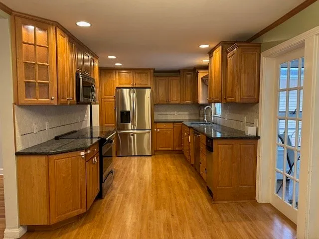 3 bed, 9999 sqft, $4,700 — Photo 4