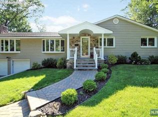 825 Koman Dr, Paramus, NJ 07652