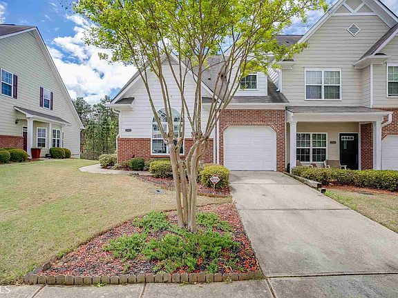 3rd image of 2392 Suwanee Pointe Dr