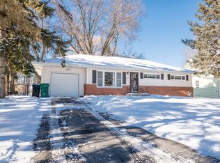 2591 Fry St, Roseville, MN 55113
