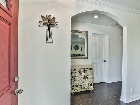 3rd image of 418 Candler Dr