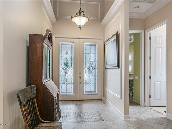 3rd image of 525 Olympic Cir