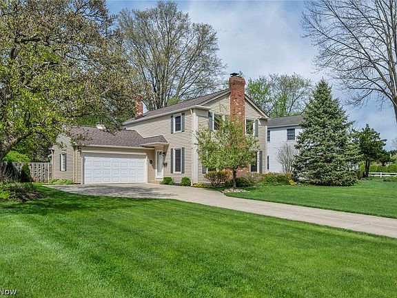 3rd image of 23066 Stoneybrook Dr
