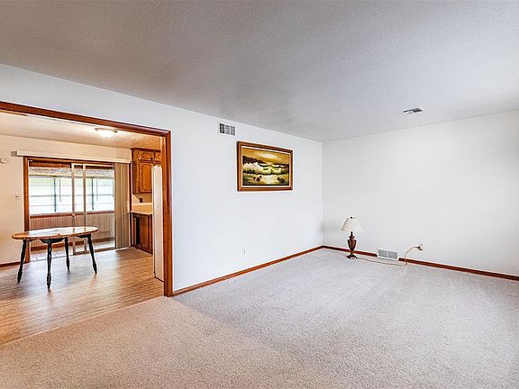 3rd image of 4316 Woodedge Dr
