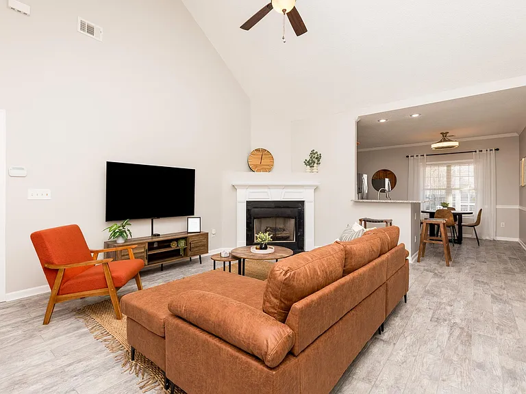 130 Larkspur Ln — Photo 12