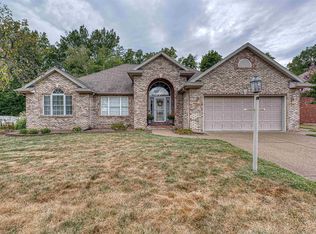 2933 Oak Trail Dr, Newburgh, IN