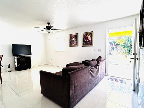 3rd image of 719 Carolina Avenue