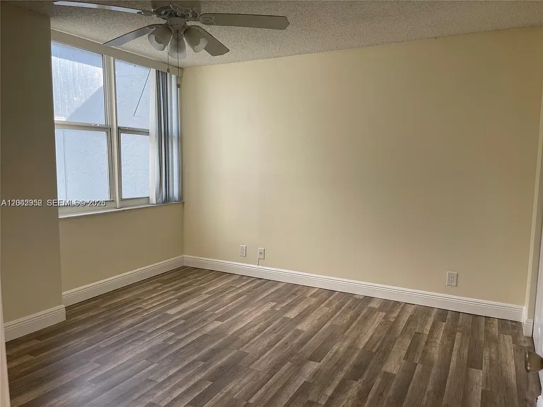 9401 Evergreen Pl #103 — Photo 5